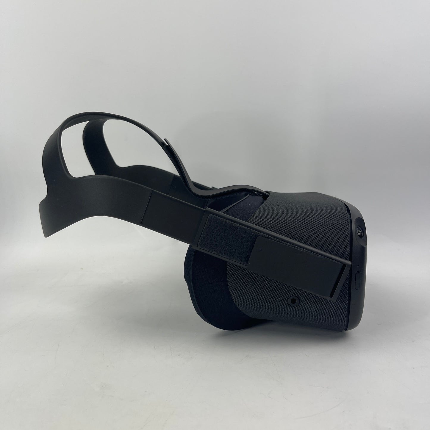 Oculus Quest 128GB Standalone All-in-One VR Headset MH-B