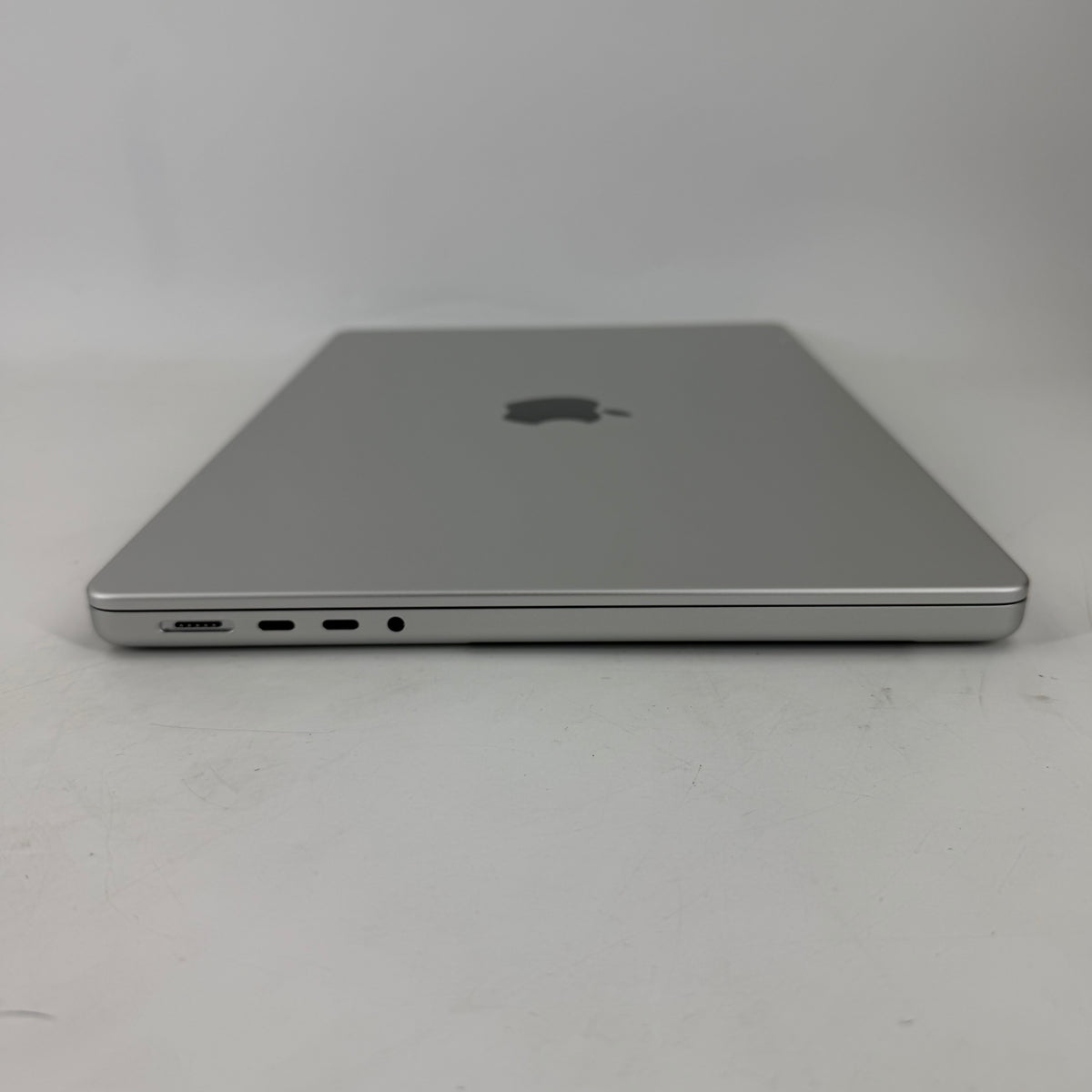 2026 Apple MacBook Pro 14" M5 Pro 16C GPU 4.6GHz 24GB RAM 1TB SSD MGDN4LL/A