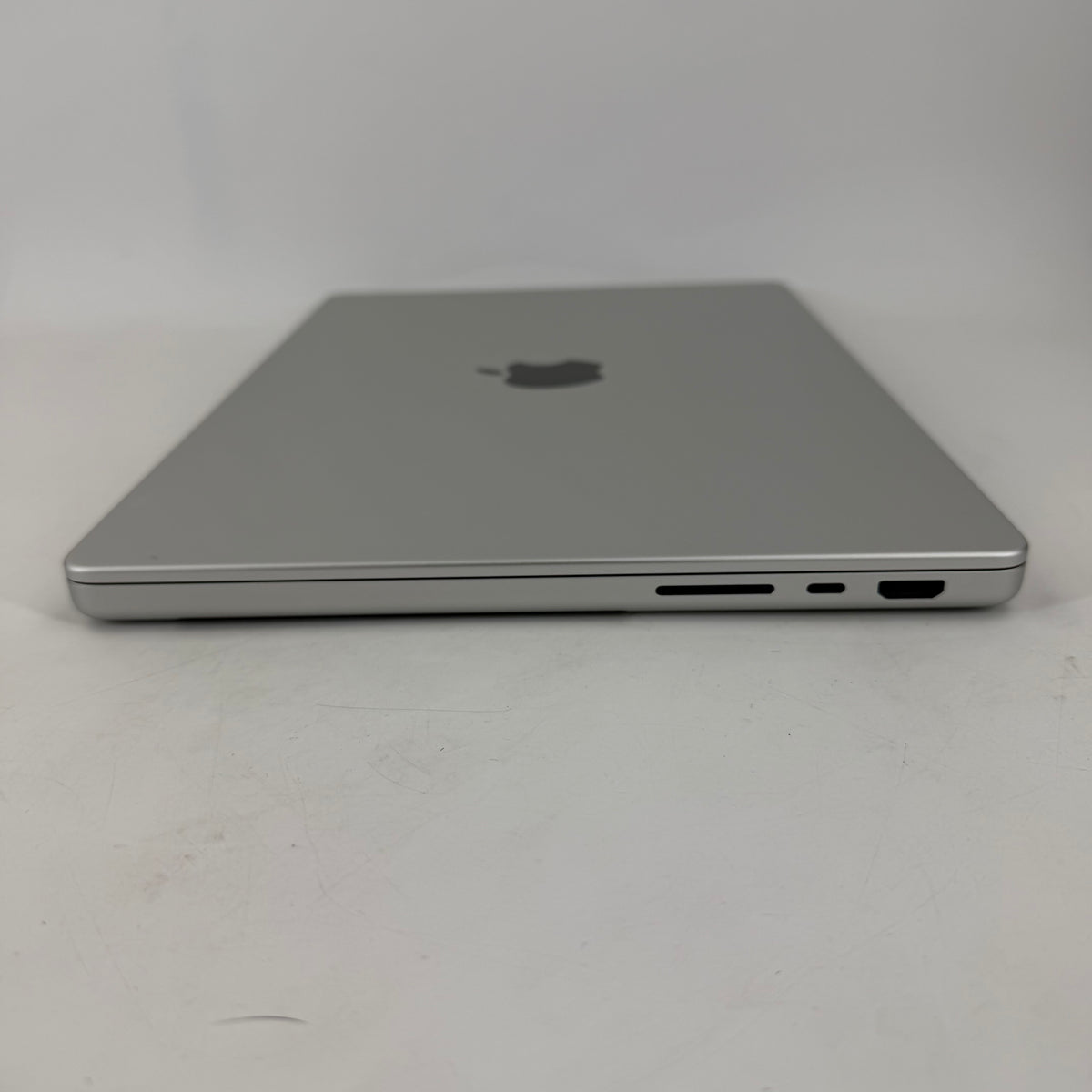 2026 Apple MacBook Pro 14" M5 Pro 16C GPU 4.6GHz 24GB RAM 1TB SSD MGDN4LL/A